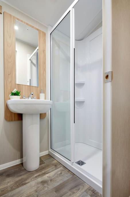 Lancaster Views, Luxury 2022 Home With Hot Tub Tattershall Exteriör bild